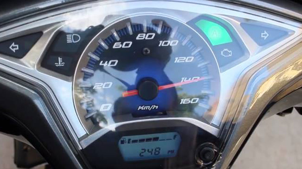 Ra phiên bản mới, Honda Air Blade tiếp tục “đè” Yamaha Nouvo honda-air-blade-2015-1 (2).jpg