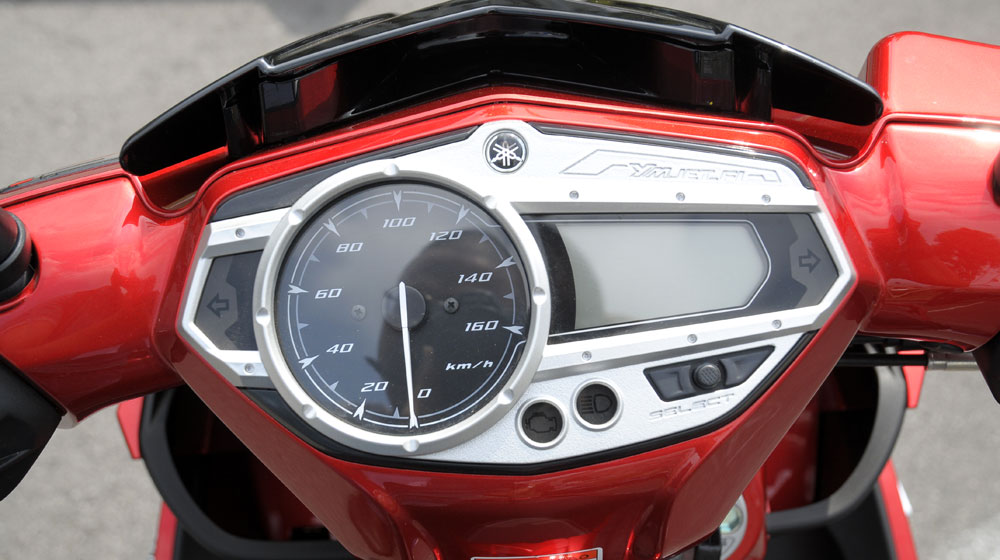 Ra phiên bản mới, Honda Air Blade tiếp tục “đè” Yamaha Nouvo yamaha-nouvo-fi-2015 (7).jpg