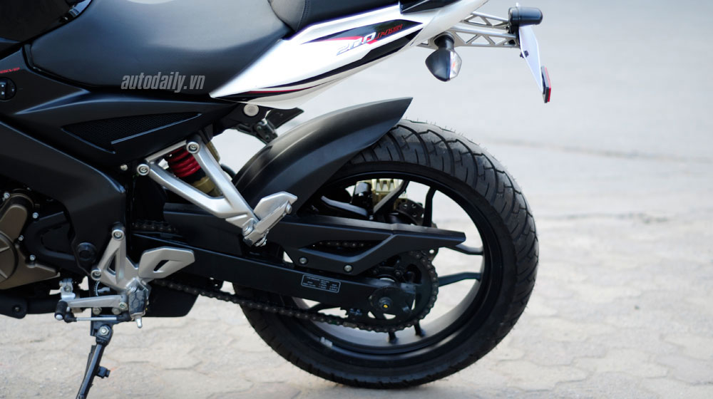 90 triệu đồng, nên chọn Yamaha FZ-S hay Bajaj Pulsar 200ns? bajaj pulsar (16).jpg