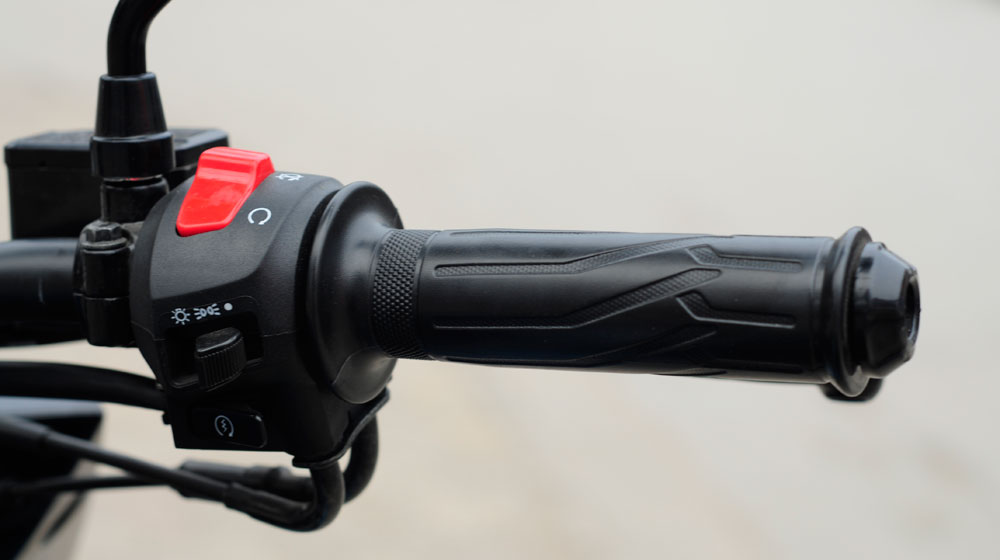 90 triệu đồng, nên chọn Yamaha FZ-S hay Bajaj Pulsar 200ns? yamaha fz-s (13).jpg