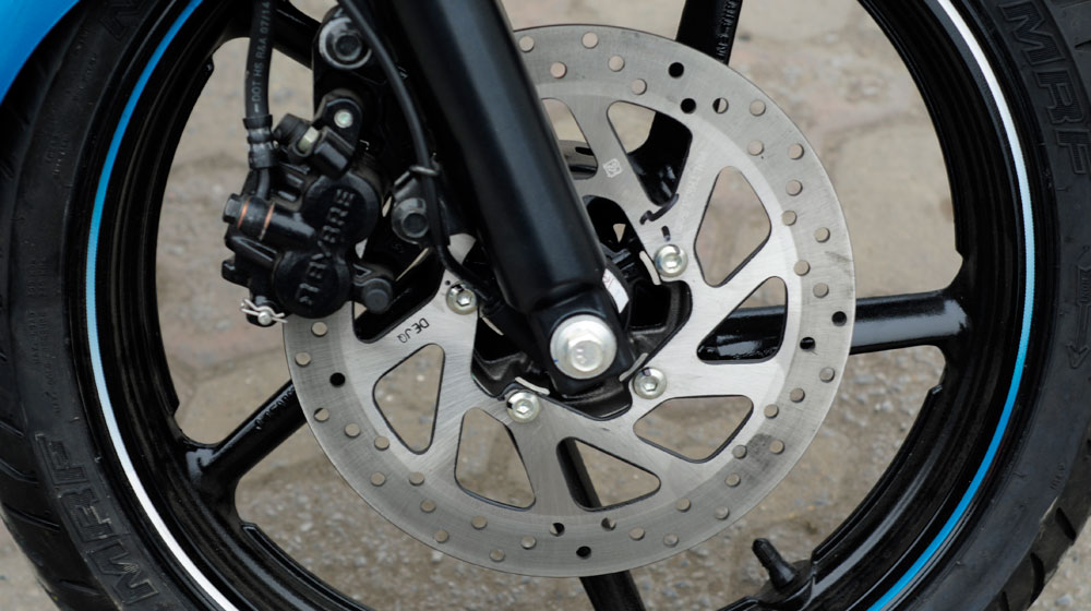 90 triệu đồng, nên chọn Yamaha FZ-S hay Bajaj Pulsar 200ns? yamaha fz-s (2).jpg