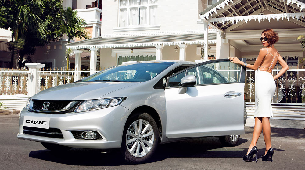 Siêu mẫu Minh Triệu đọ dáng với Honda Civic 2015 honda-civic-2015-minh-trieu-24.jpg