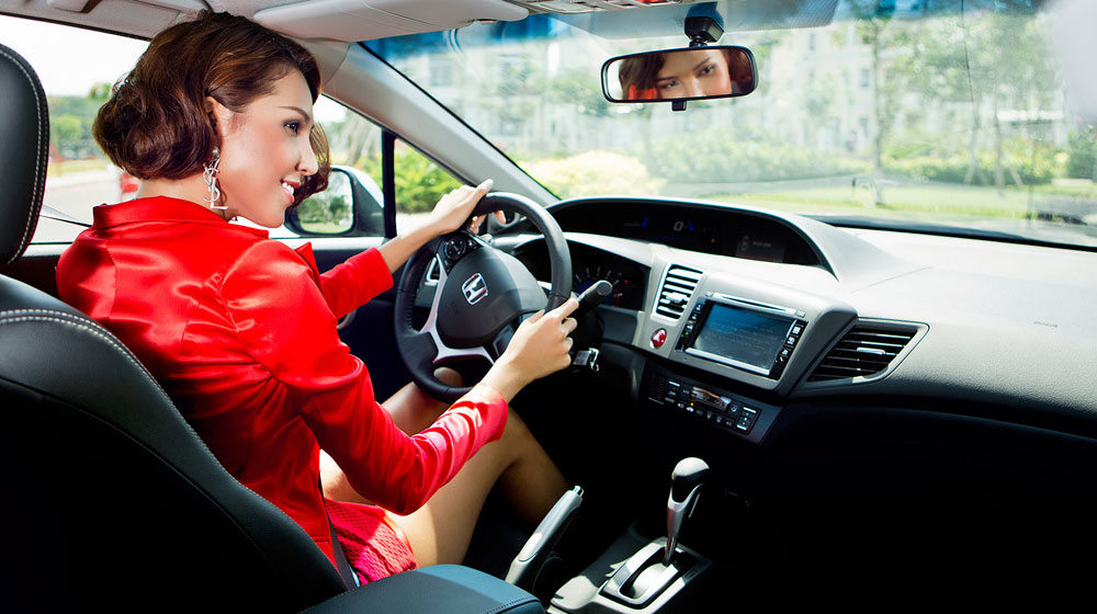 Siêu mẫu Minh Triệu đọ dáng với Honda Civic 2015 honda-civic-2015-minh-trieu-34.jpg