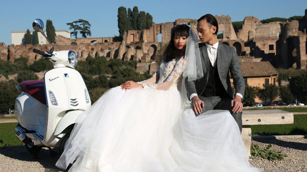 Vespa Primavera quyến rũ cùng  top 5 Vietnam’s Next Top Model 2014 tại Ý top 5 vnnt model (1).jpg