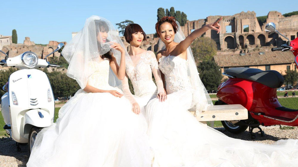 Vespa Primavera quyến rũ cùng  top 5 Vietnam’s Next Top Model 2014 tại Ý top 5 vnnt model (5).jpg