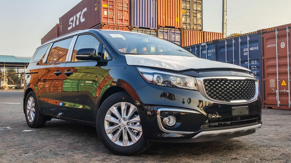Trường Hải nhập xe 7 chỗ cao cấp - Kia Sedona 2015 về Việt Nam Kia Sedona 2015 (1).jpg