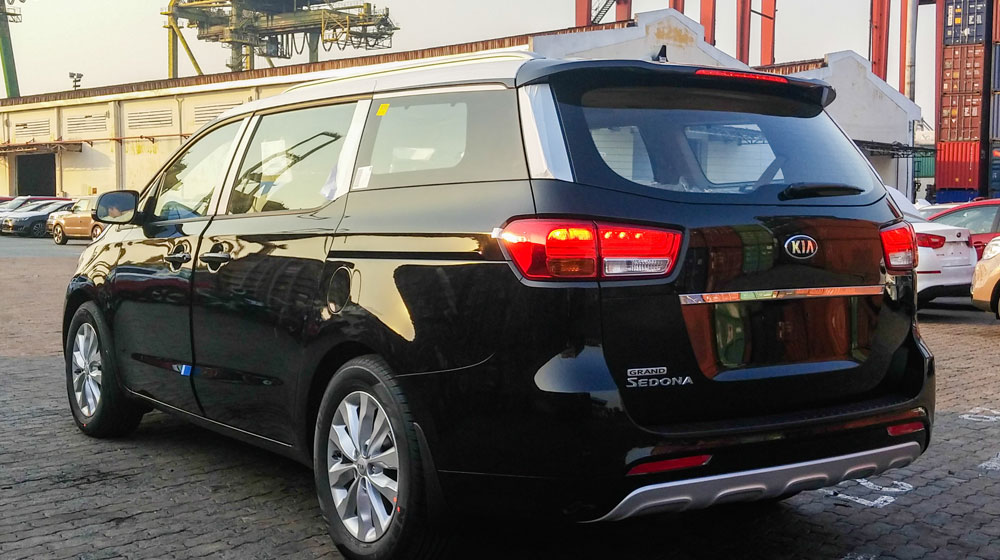 Trường Hải nhập xe 7 chỗ cao cấp - Kia Sedona 2015 về Việt Nam Kia Sedona 2015 (2).jpg