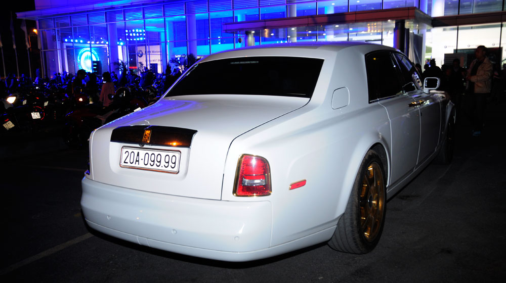 Cặp đôi Rolls-Royce Phantom biển 