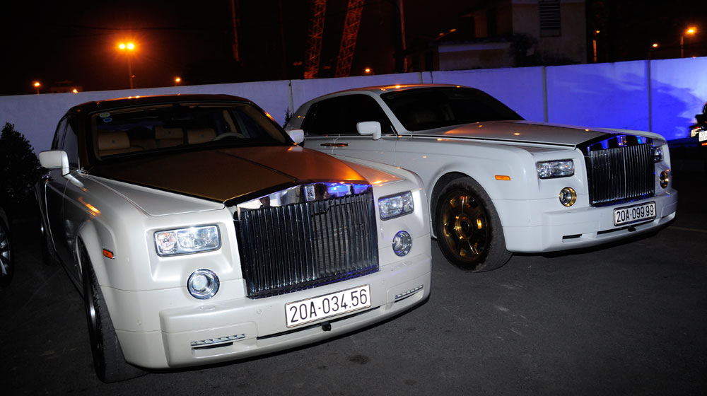 Cặp đôi Rolls-Royce Phantom biển 