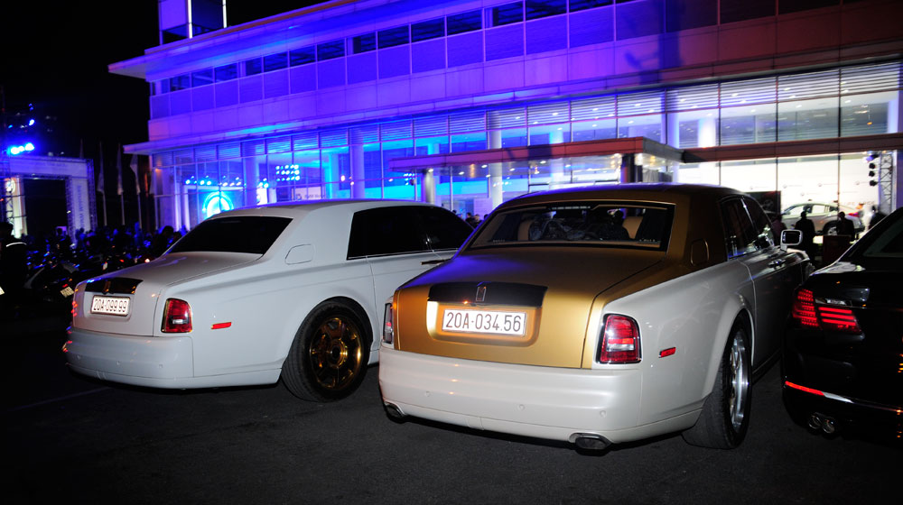 Cặp đôi Rolls-Royce Phantom biển 