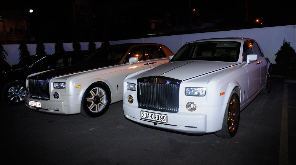 Cặp đôi Rolls-Royce Phantom biển 