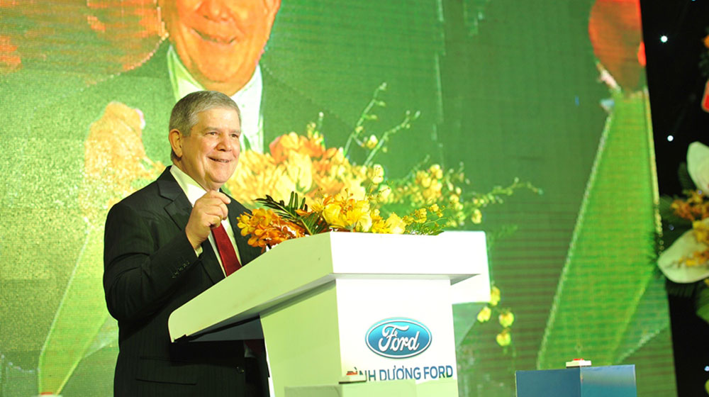 Ford Việt Nam khai trương đại lý mới tại Bình Dương Ong-Dave-L.-Schoch---Pho-Chu-tich-Tap-doan-kiem-Chu-tich-khu-vuc-chau-A---Thai-Binh-Duong,-Cong-ty-Ford-Motor--phat-bieu-trong-le-khai-truong-Binh-Duong-Ford.jpg