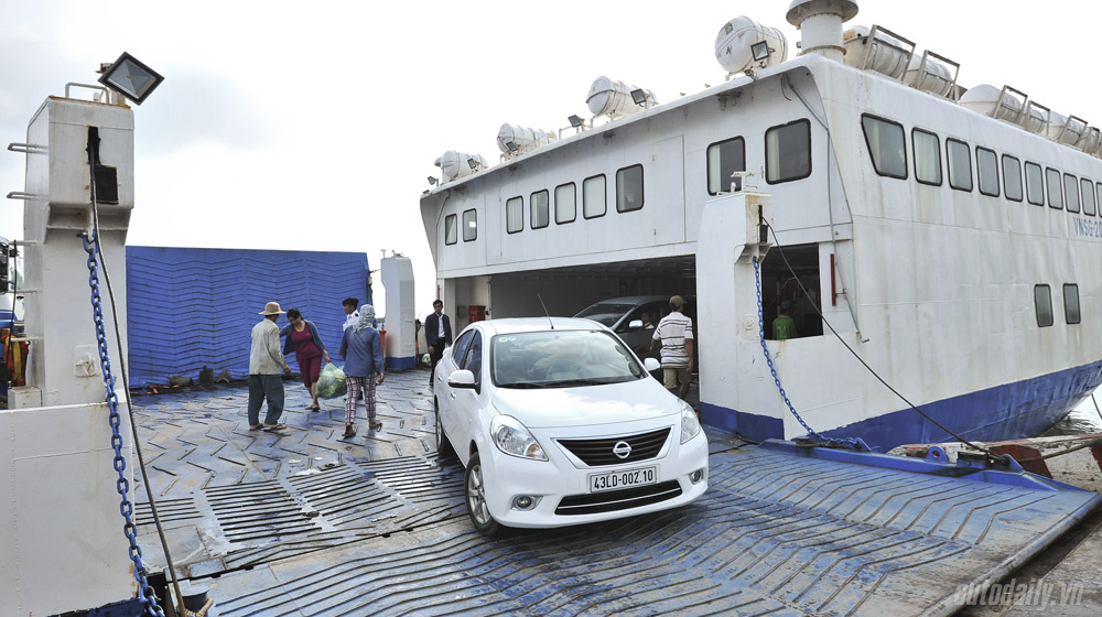 Nissan Sunny “trải” nắng phương Nam Nissan Sunny (12).jpg