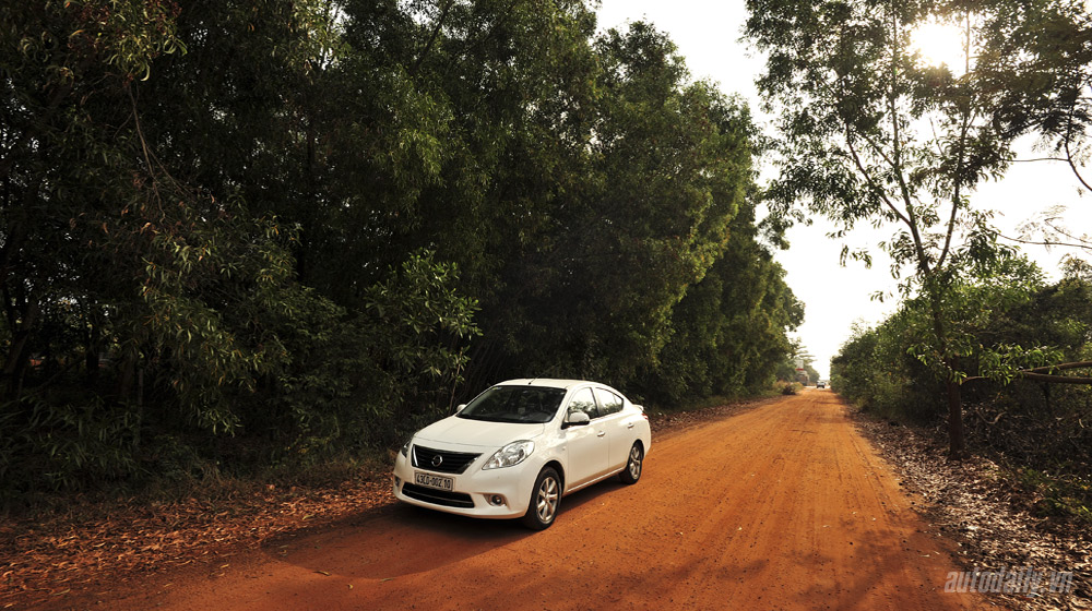 Nissan Sunny “trải” nắng phương Nam Nissan Sunny (14).jpg