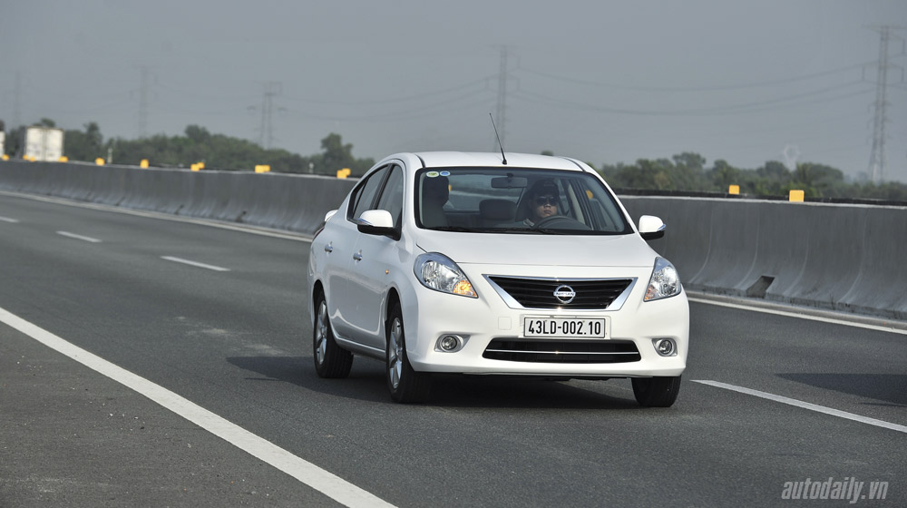 Nissan Sunny “trải” nắng phương Nam Nissan Sunny (3).jpg