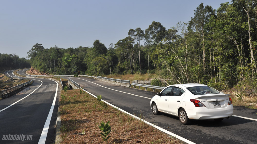 Nissan Sunny “trải” nắng phương Nam Nissan Sunny (42).jpg