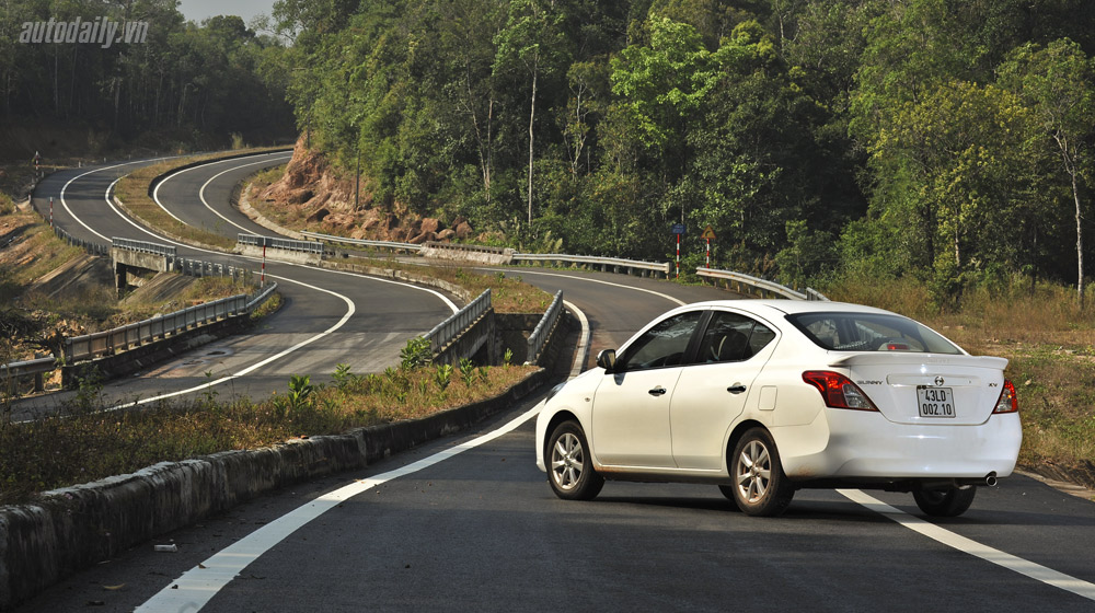 Nissan Sunny “trải” nắng phương Nam Nissan Sunny (44).jpg