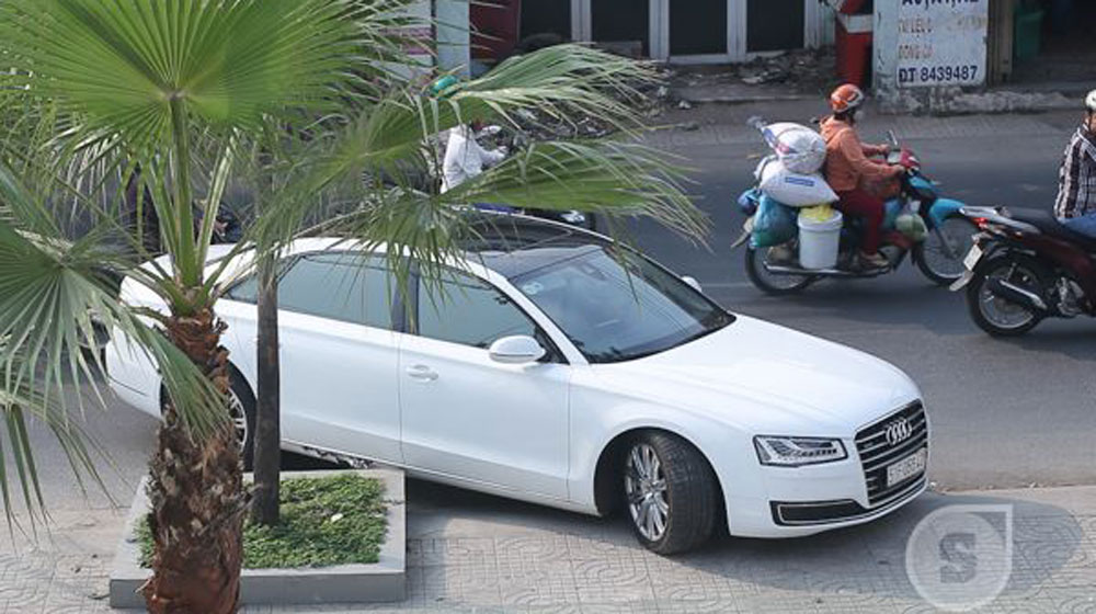 Xế sang tiền tỷ của Angela Phương Trinh gặp nạn a8l của phuong tring (2).jpg