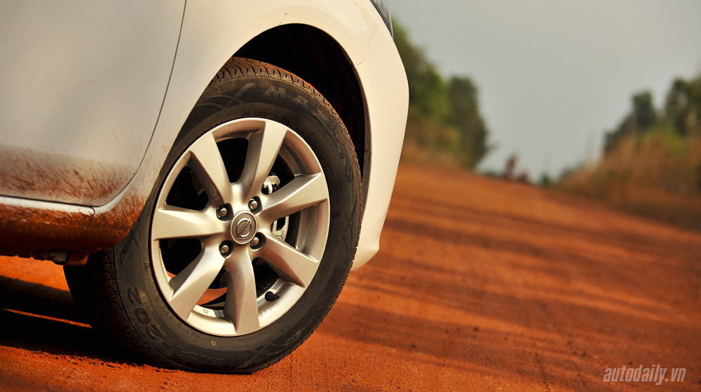 Cầm lái Nissan Sunny qua hành trình 1.000km Nissan Sunny (18).jpg