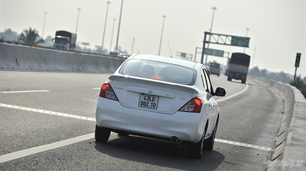 Cầm lái Nissan Sunny qua hành trình 1.000km Nissan Sunny (4).jpg