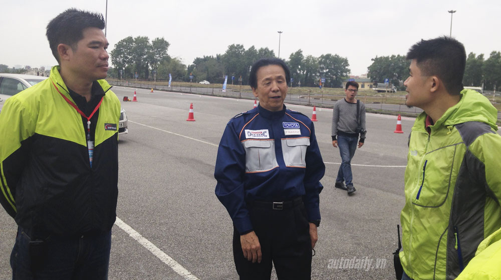 Tay lái “bậc thầy” của Toyota đến Việt Nam Toyota-laixeantoan (5).jpg