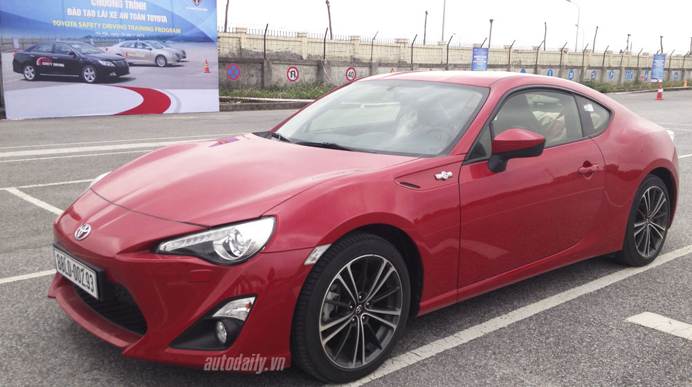 Tay lái “bậc thầy” của Toyota đến Việt Nam Toyota-laixeantoan (6).jpg