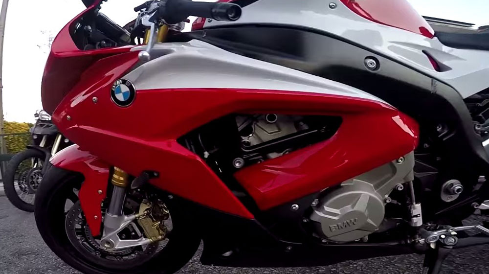 Siêu mô-tô BMW S1000RR 2015 bốc đầu mạo hiểm trên cao tốc bmw s1000rr 2015 (14).jpg