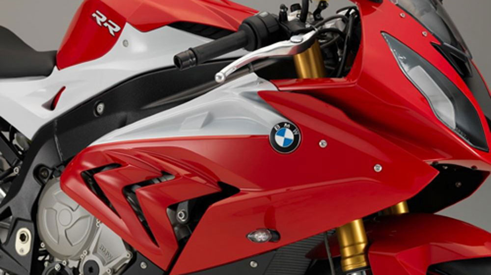 Siêu mô-tô BMW S1000RR 2015 bốc đầu mạo hiểm trên cao tốc bmw s1000rr 2015 (8).jpg