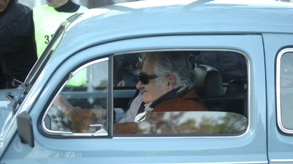 Tổng thống nghèo nhất thế giới đi xe gì? mujica-(3).jpg