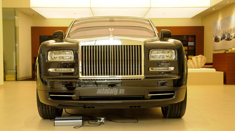 Cận cảnh Rolls-Royce Phantom Series II chính hãng thứ 2 vừa về Hà Nội A Rolls-Royce phantom series II (13).jpg