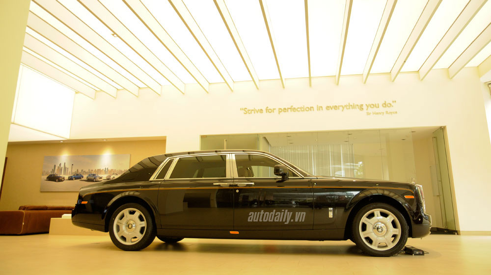Cận cảnh Rolls-Royce Phantom Series II chính hãng thứ 2 vừa về Hà Nội A Rolls-Royce phantom series II (5).jpg