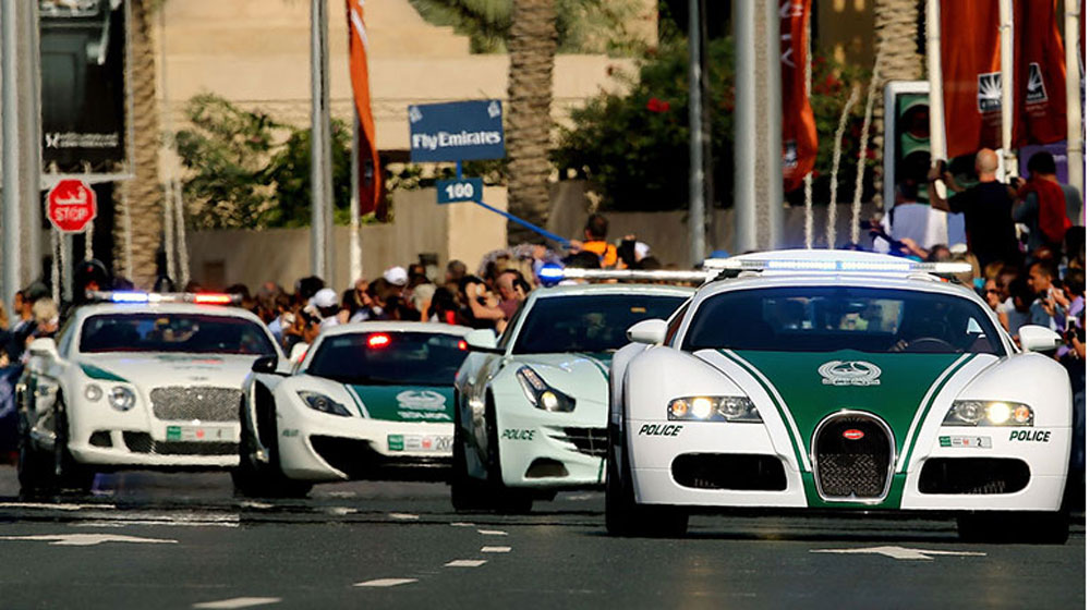 Cảnh sát Dubai khoe dàn siêu xe theo phong cách Fast and Furious dubai police (6).jpg