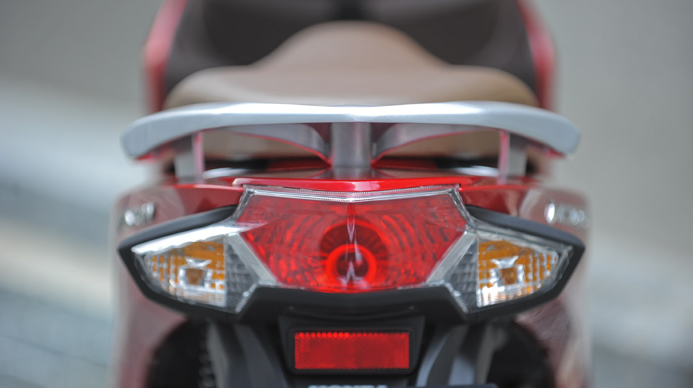 5 xe tay ga phù hợp nhất cho phái đẹp du xuân Honda-Vision-2014 (16).jpg