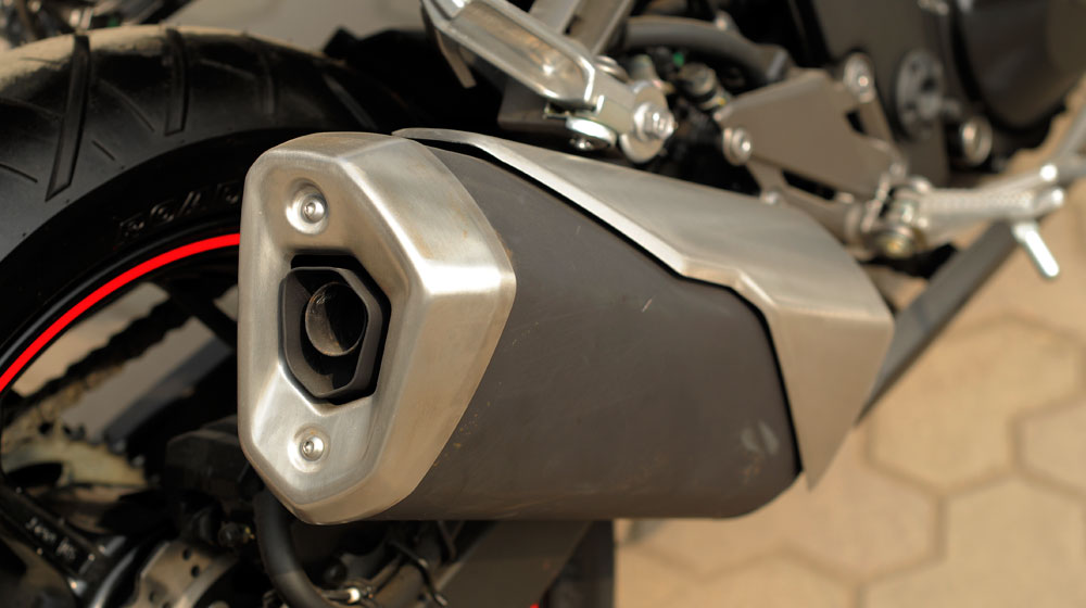 Chọn Kawasaki Ninja 300 hay Honda CBR300R? Kawasaki Ninja 300 ABS (20).jpg