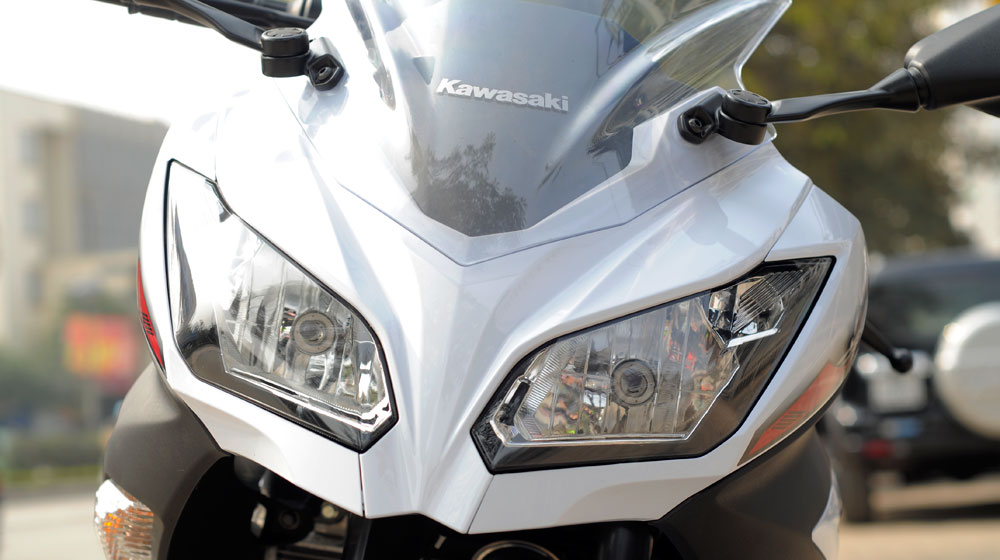 Chọn Kawasaki Ninja 300 hay Honda CBR300R? Kawasaki Ninja 300 ABS (24).jpg