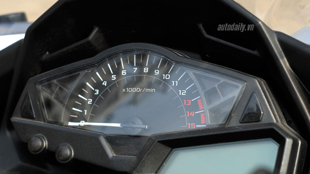 Chọn Kawasaki Ninja 300 hay Honda CBR300R? Kawasaki Ninja 300 ABS (26).jpg