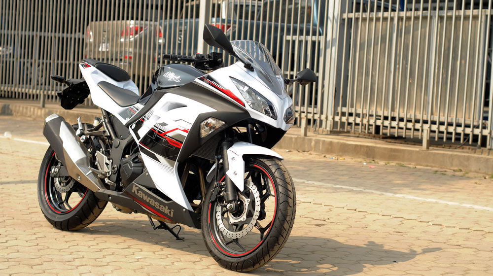Chọn Kawasaki Ninja 300 hay Honda CBR300R? Kawasaki Ninja 300 ABS (34).jpg