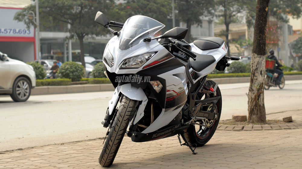 Chọn Kawasaki Ninja 300 hay Honda CBR300R? Kawasaki Ninja 300 ABS (8)-1.jpg