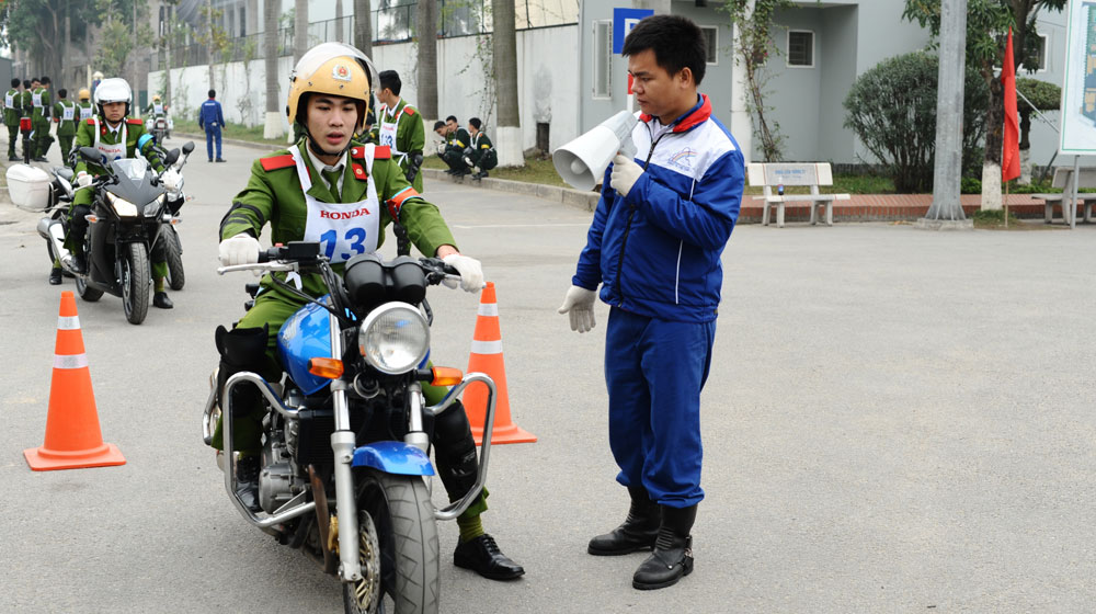 Honda đào tạo kỹ năng lái xe cho học viên Học viện Cảnh sát Nhân dân Ky-nang-phanh-khan-cap.jpg