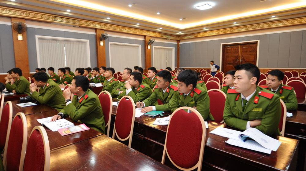 Honda đào tạo kỹ năng lái xe cho học viên Học viện Cảnh sát Nhân dân Phan-ly-thuyet.jpg