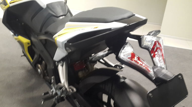 Thêm một mẫu môtô 200cc giá “siêu rẻ” trình làng Bajaj-Pulsar-200SS-4.jpg