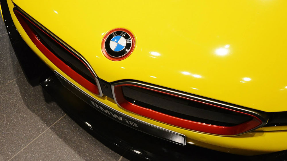 BMW i8 mang “bộ cánh vàng” bắt mắt Yellow-BMW-i8-18.jpg