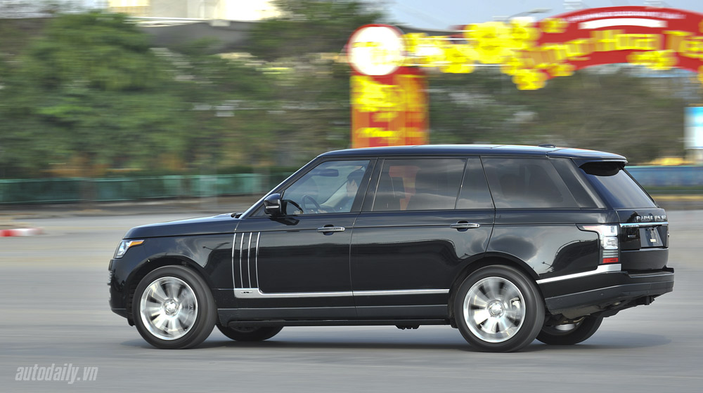 Hàng hiếm Range Rover Autobiography LWB Black Edition thứ 4 về Việt Nam RangeRover Auto Biography Black (11).jpg