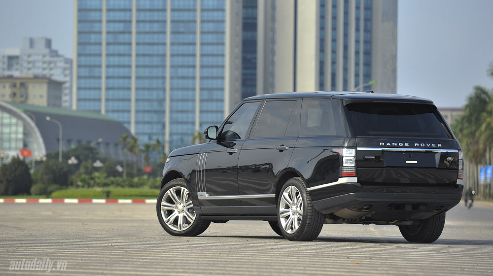Hàng hiếm Range Rover Autobiography LWB Black Edition thứ 4 về Việt Nam RangeRover Auto Biography Black (3).jpg
