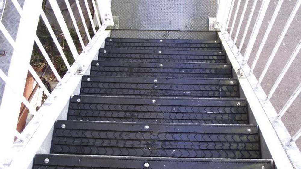 10 công dụng tuyệt vời từ lốp ôtô cũ tai-su-dung-lop-(14).jpg