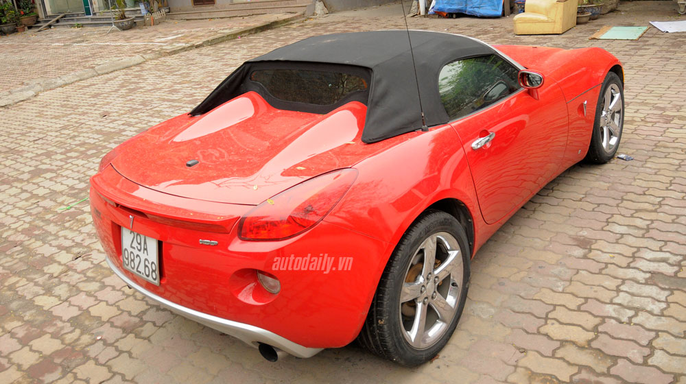 Chi tiết hàng hiếm Pontiac Solstice Coupe tại Việt Nam pontiac Solstice Coupe (1).jpg