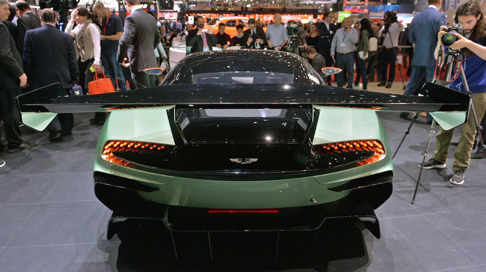 Ngắm những chi tiết độc và lạ trên Aston Martin Vulcan 08-aston-martin-vulcan-geneva-1.jpg