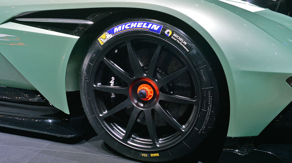 Ngắm những chi tiết độc và lạ trên Aston Martin Vulcan 11-aston-martin-vulcan-geneva-1.jpg