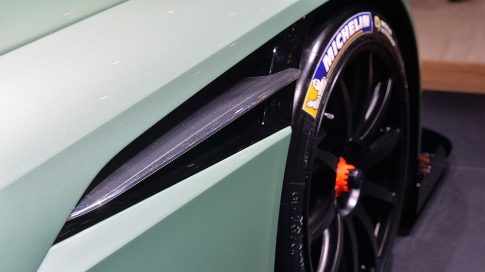 Ngắm những chi tiết độc và lạ trên Aston Martin Vulcan 13-aston-martin-vulcan-geneva-1.jpg