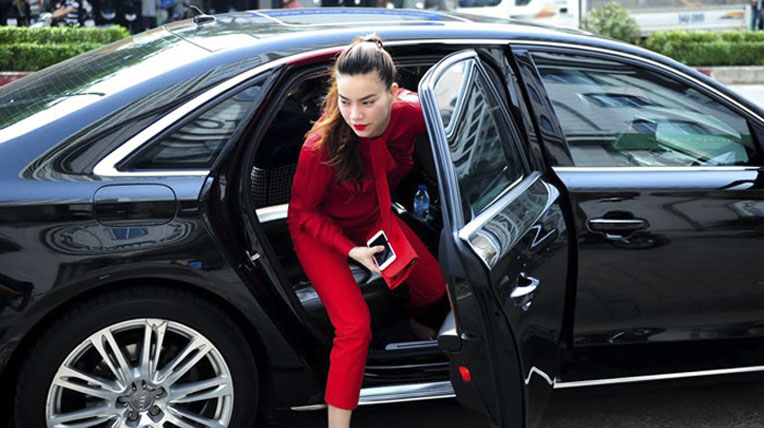 Nữ “sao” Việt nào sở hữu nhiều xế sang nhất? Ha-Ho-xe-sang.jpg